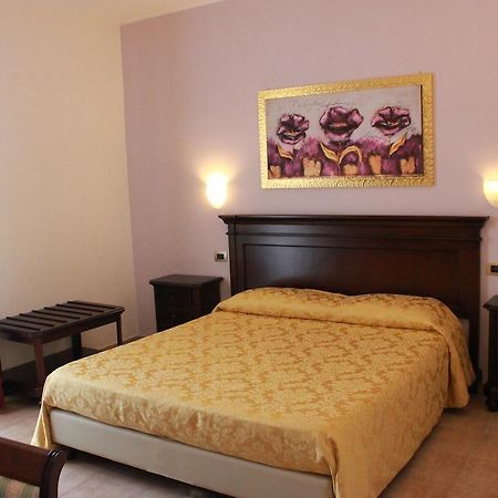 Hotel Vittorio Emanuele Floridia Habitación foto